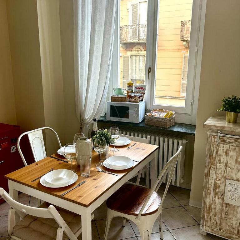 Intero Alloggio - Porta Susa - Appartamento con 2 Camere da Letto - 12