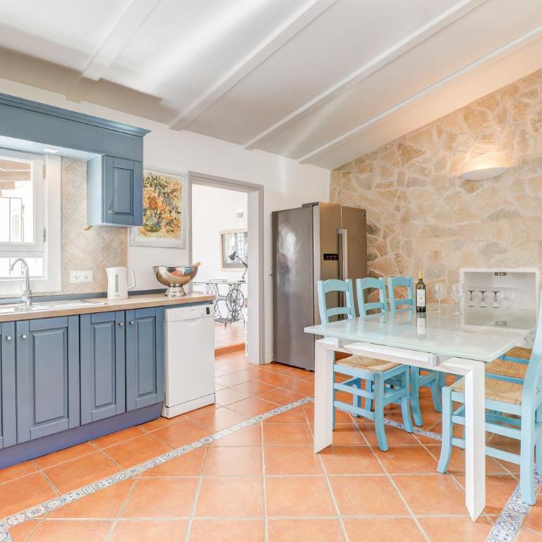 Majoran Family Finca with Pools, Jacuzzi and Gym in Pollença - Casa - 11