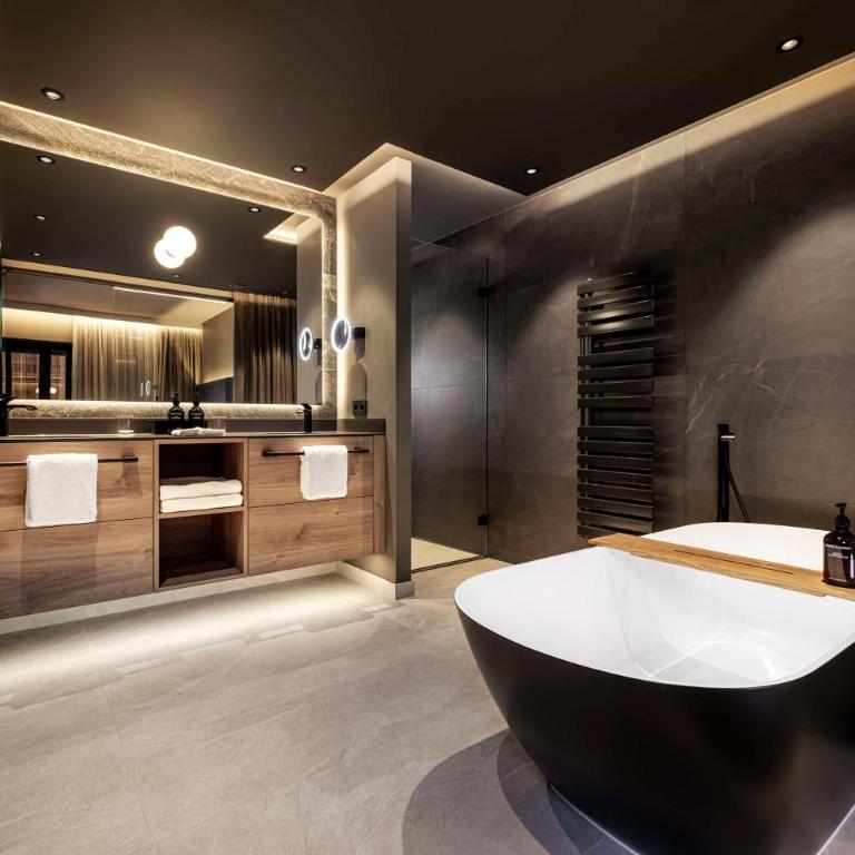 Grand Tirolia Kitzbühel - Member of Hommage Luxury Hotels Collection - Junior Suite mit Kingsize-Bett und Alpenblick - 6
