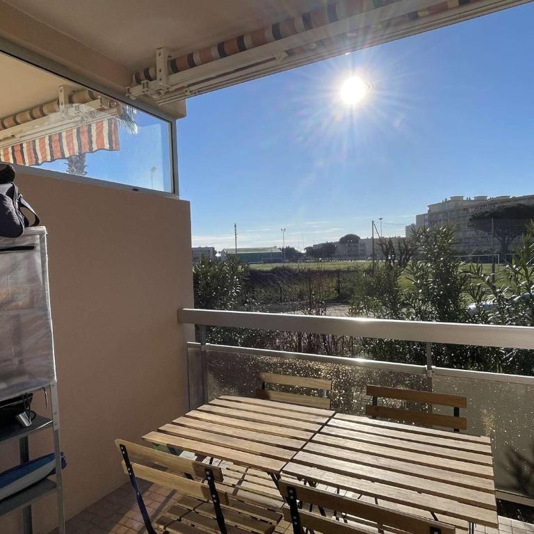 Studio climatisé au Lavandou avec parking, terrasse ensoleillée pour 4 - FR-1-308-198 - Studio - 1