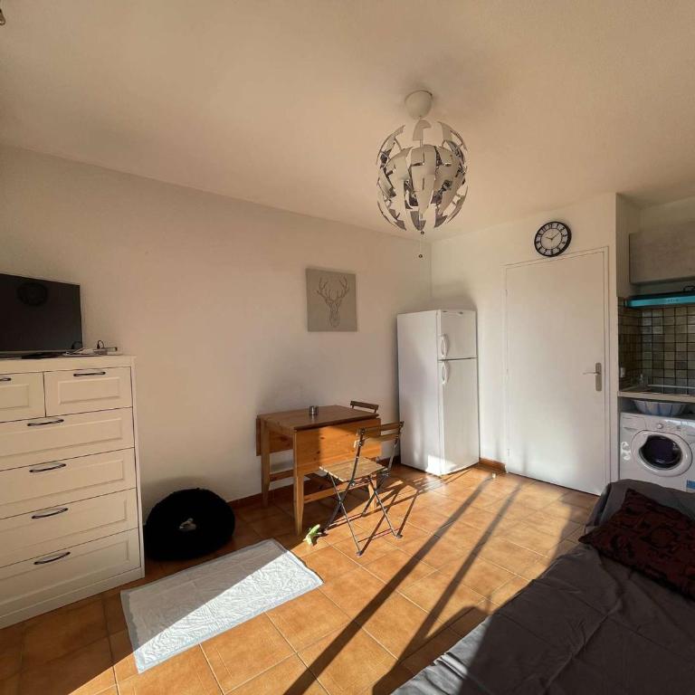 Studio climatisé au Lavandou avec parking, terrasse ensoleillée pour 4 - FR-1-308-198 - Studio - 10