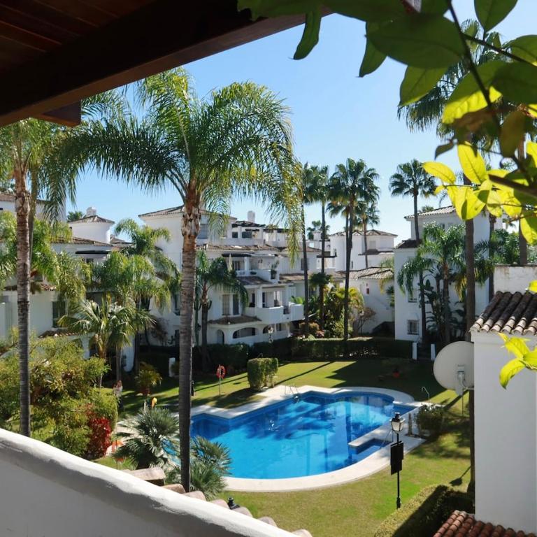 2 Bedroom Apartment Pool Views - Los Naranjos Marbella - Apartamento de 2 dormitorios - 1