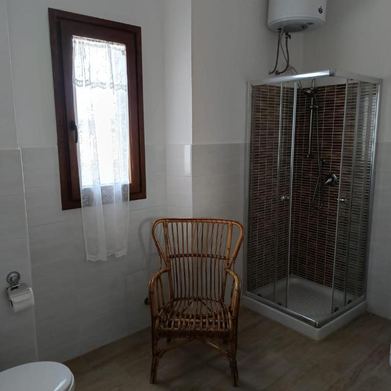 Bed breakfast L'AMICO - Camera Matrimoniale/Doppia con Letti Singoli con Bagno in Comune - 6