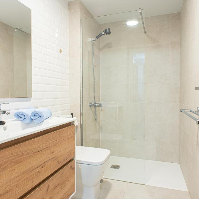 Quiet Couples Apt, 10 min Walk to Beach, Shopping & Dining District, 50m Hospital, WiFi - Apartamento de 1 dormitorio - 5