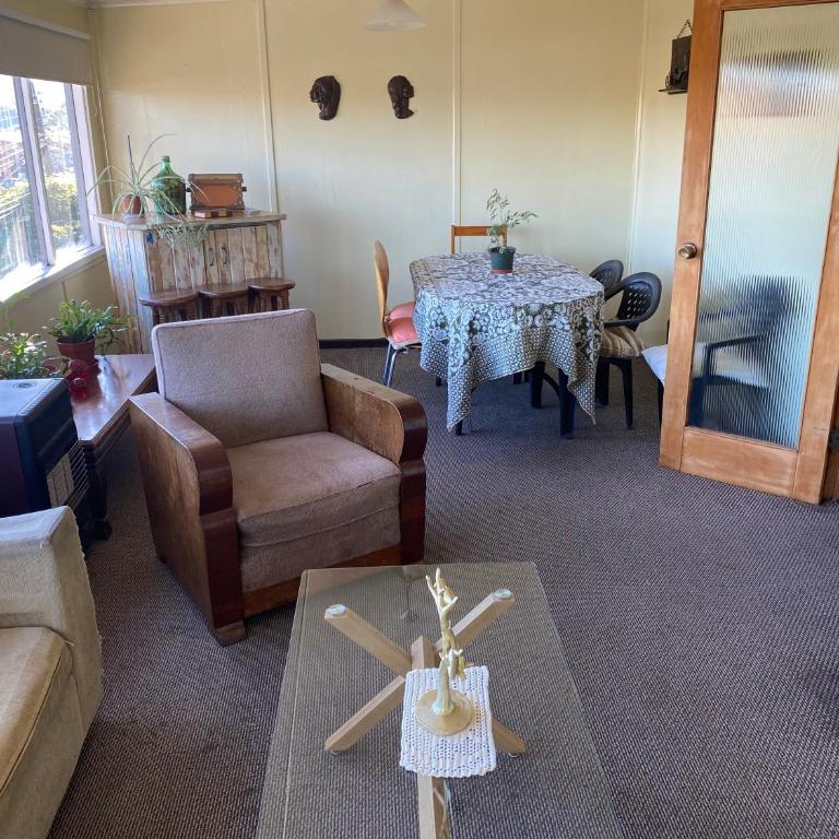 Departamento gris - Three-Bedroom Apartment - 4