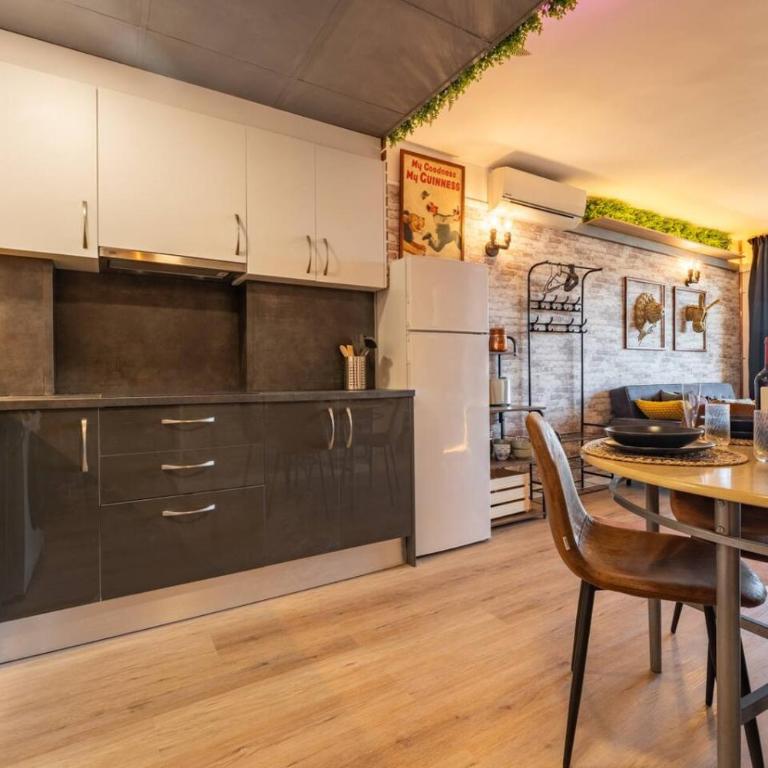 Industrial loft at the beach - Apartamento de 2 dormitorios con vistas al complejo - 4