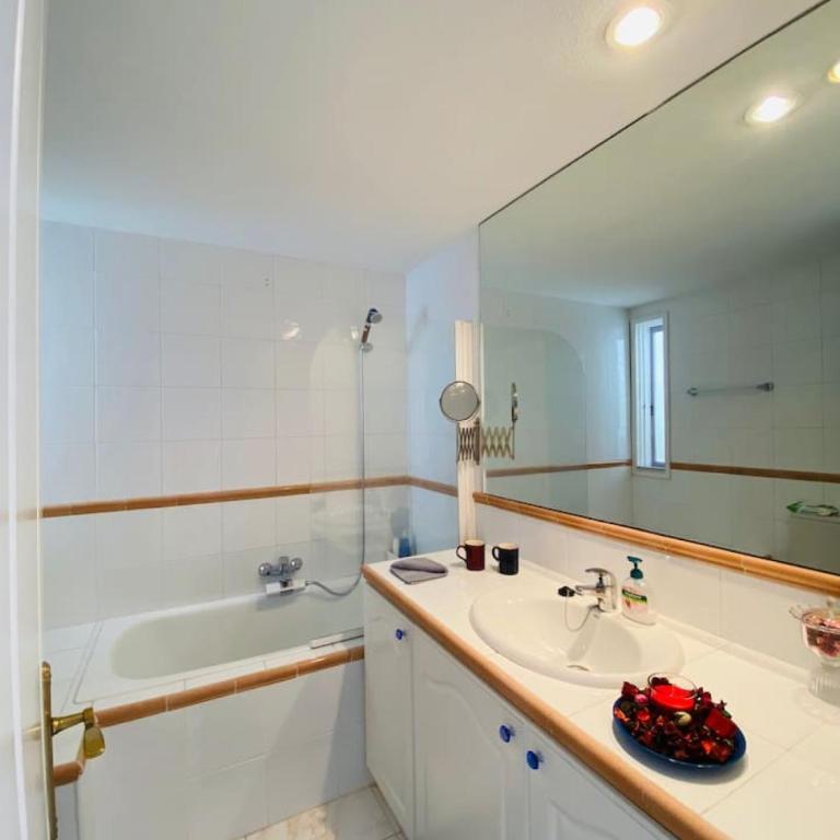 Costa Adeje Cozy Sunset Ocean Apt View With Balcony D By-Tenerife365 - Casa - 11