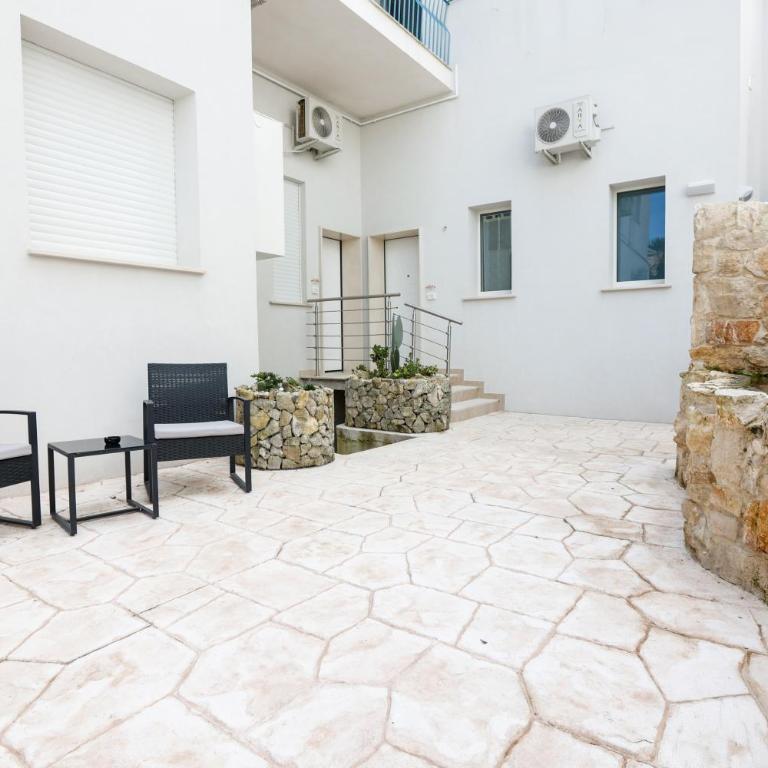 Elegante Bilocale con Giardino - Appartamento con 1 Camera da Letto - 19