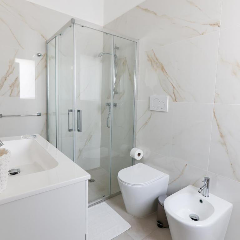 Elegante Bilocale con Giardino - Appartamento con 1 Camera da Letto - 2