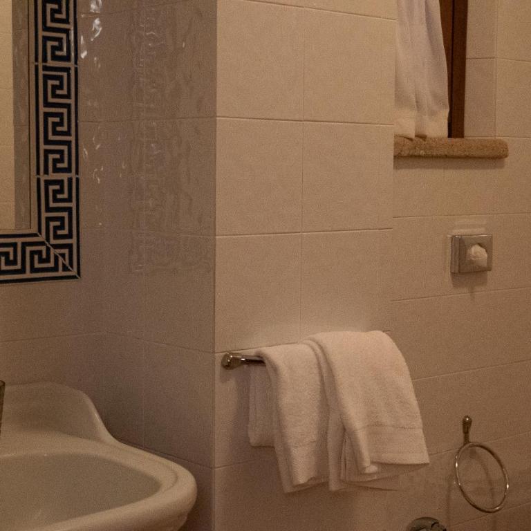 Arca Hotel - Camera Matrimoniale con Bagno Privato - 13