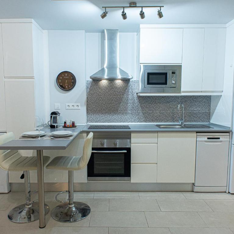 Quiet Couples Apt, 10 min Walk to Beach, Shopping & Dining District, 50m Hospital, WiFi - Apartamento de 1 dormitorio - 3