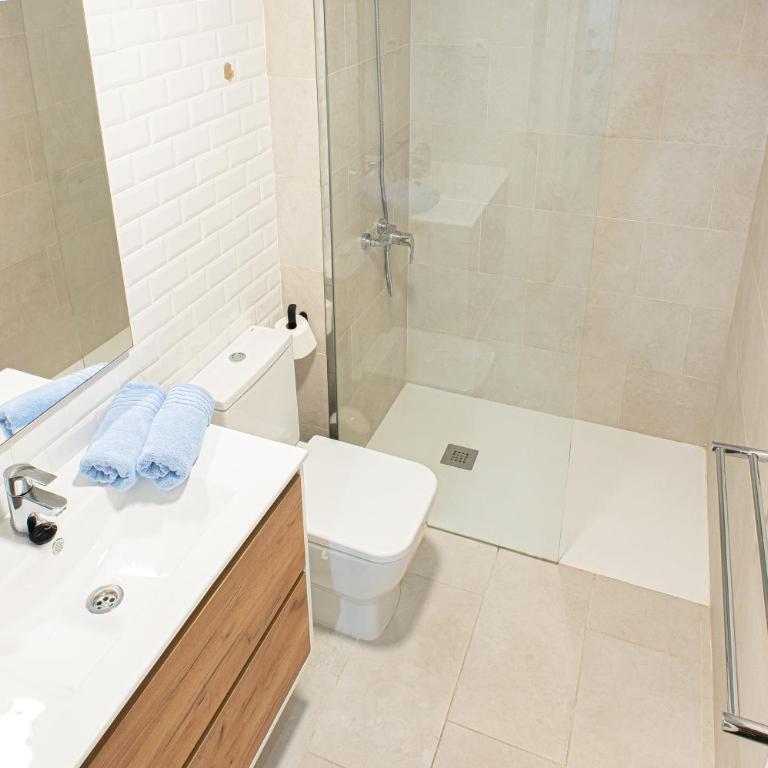 Quiet Couples Apt, 10 min Walk to Beach, Shopping & Dining District, 50m Hospital, WiFi - Apartamento de 1 dormitorio - 23