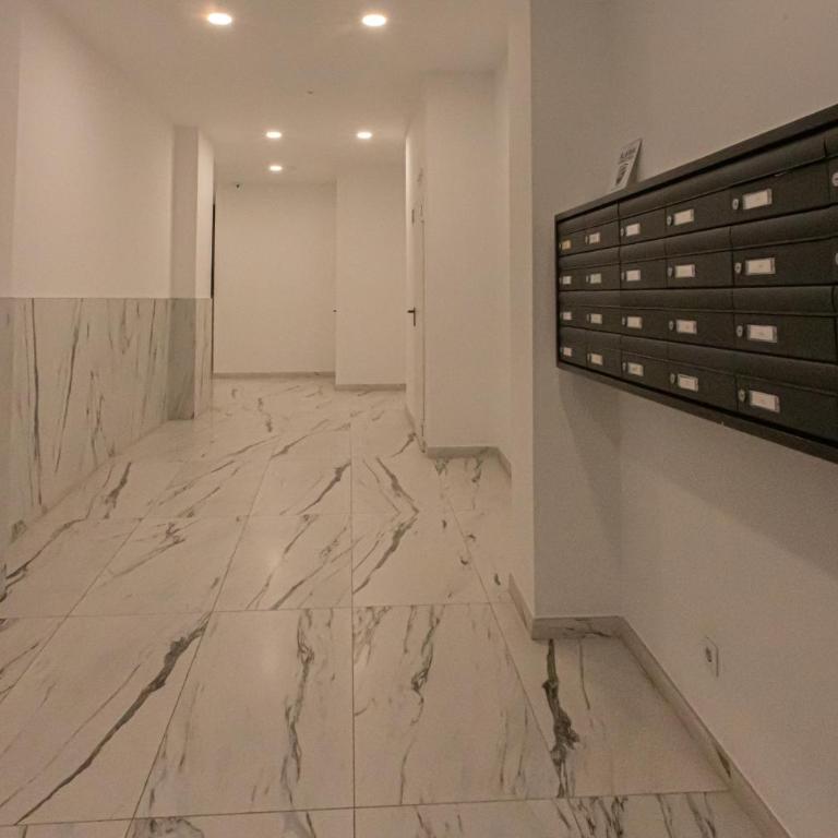 Quiet Couples Apt, 10 min Walk to Beach, Shopping & Dining District, 50m Hospital, WiFi - Apartamento de 1 dormitorio - 26