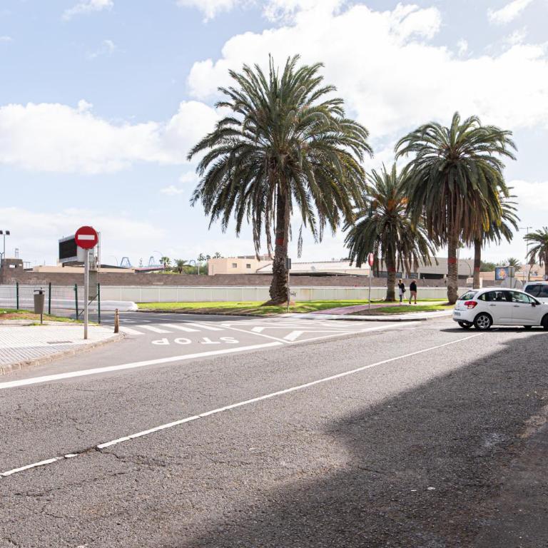 Quiet Couples Apt, 10 min Walk to Beach, Shopping & Dining District, 50m Hospital, WiFi - Apartamento de 1 dormitorio - 28