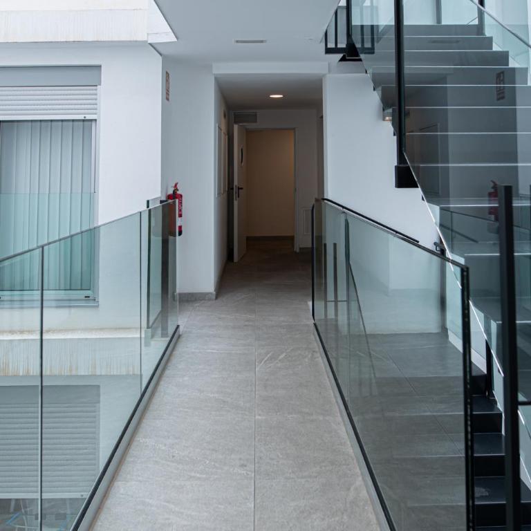 Quiet Couples Apt, 10 min Walk to Beach, Shopping & Dining District, 50m Hospital, WiFi - Apartamento de 1 dormitorio - 24