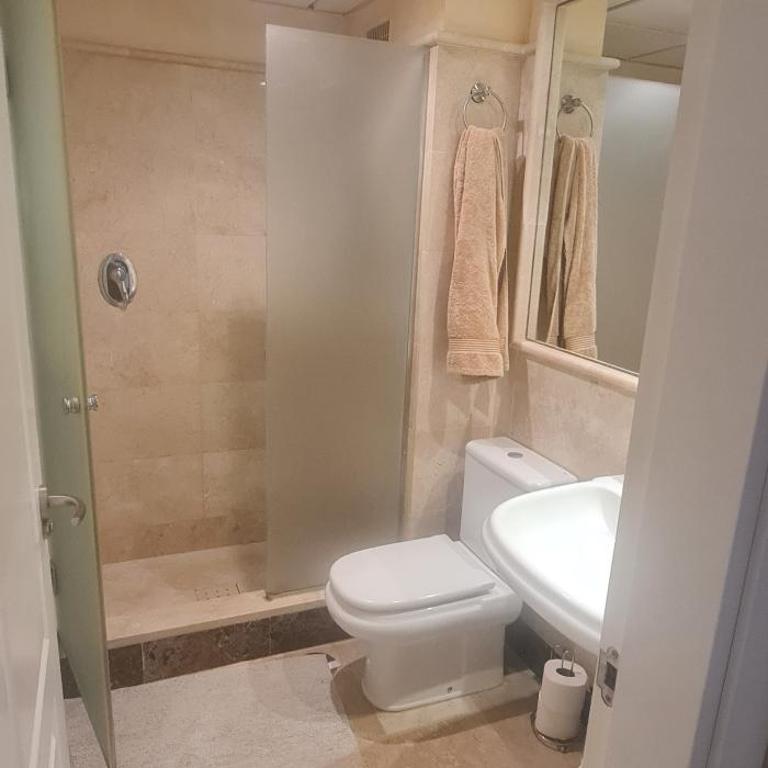 Luxury Two Bedroom Apartment in quiet neighborhood - Two-Bedroom Apartment - 6