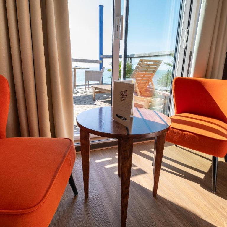 LOGIS HOTEL - La Petite Rade - Chambre Double Supérieure avec Terrasse - Vue sur Mer - 5