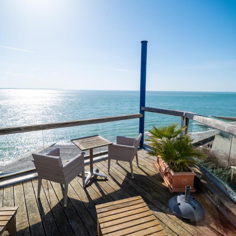 LOGIS HOTEL - La Petite Rade - Chambre Double Supérieure avec Terrasse - Vue sur Mer - 6