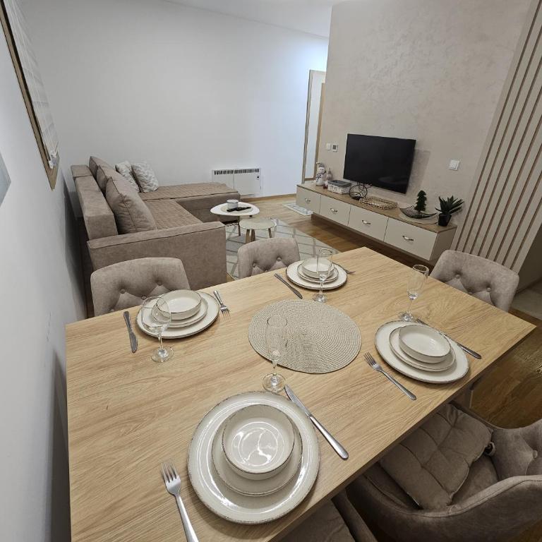 Beli Dvor Apartments SPA & Wellness - Standard Room with View - 3