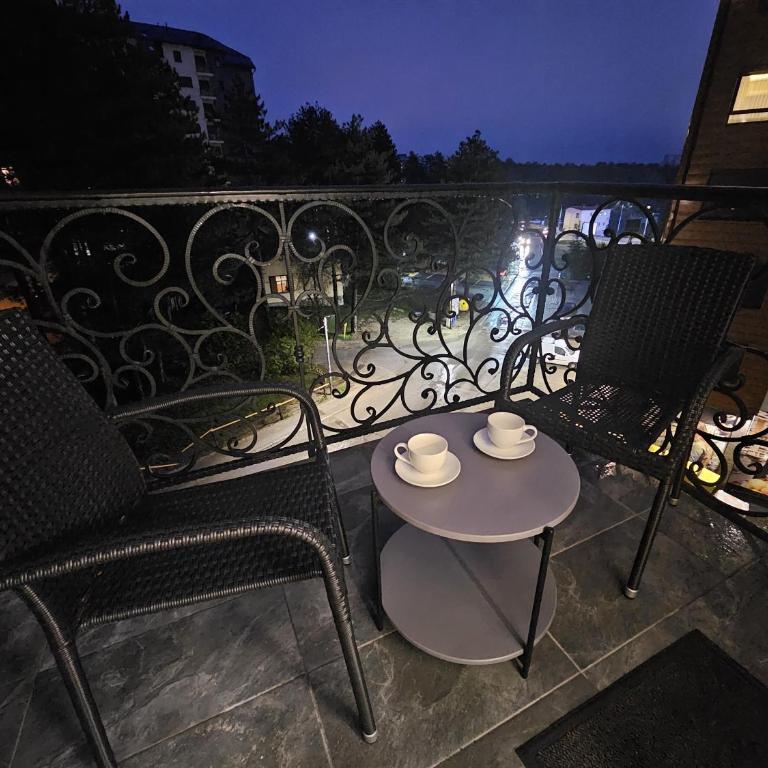 Beli Dvor Apartments SPA & Wellness - Standard Room with View - 6