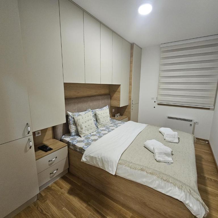 Beli Dvor Apartments SPA & Wellness - Standard Room with View - 8
