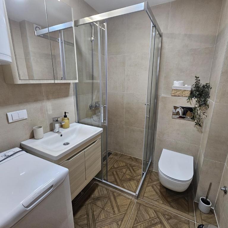 Beli Dvor Apartments SPA & Wellness - Standard Room with View - 11