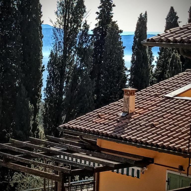 La Verbena a fianco del Vittoriale, vista piscina, 10 minuti a piedi dal lungo lago - Appartamento con 1 Camera da Letto - 36