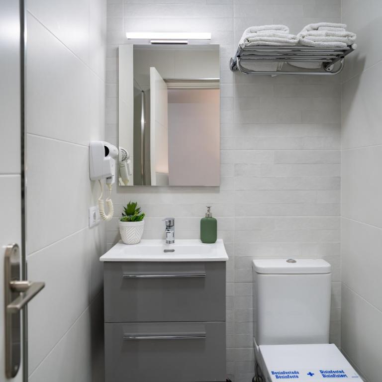 Stay Belonio L'Prados - Habitación Doble Economy con vistas al interior - 2