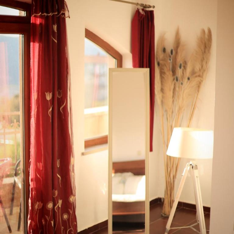 Mountain View Villa - Dvokrevetna Soba sa Bračnim Krevetom i Pogledom na Planinu - 1
