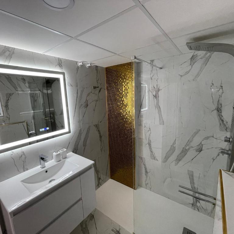 Panoramico Apartamento Principado Marina - Two-Room Apartment - 19
