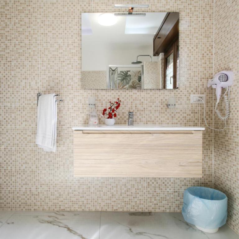 Residence Speedy Lovely Suites - 9 Appartamenti Fino a 52 Ospiti - Fiumicino Airport - Appartamento Familiare con 1 Camera da Letto - 2