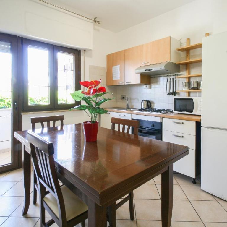 Residence Speedy Lovely Suites - 9 Appartamenti Fino a 52 Ospiti - Fiumicino Airport - Appartamento Familiare con 2 Camere da Letto - 6