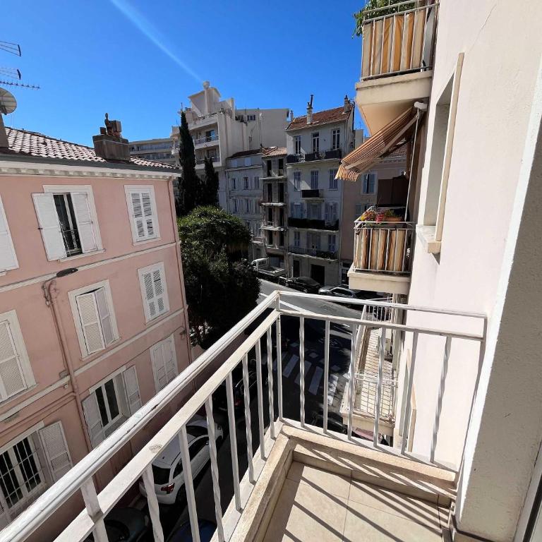 C067-Beau Studio a 100 m des plages et proche Palais - Appartement - 1