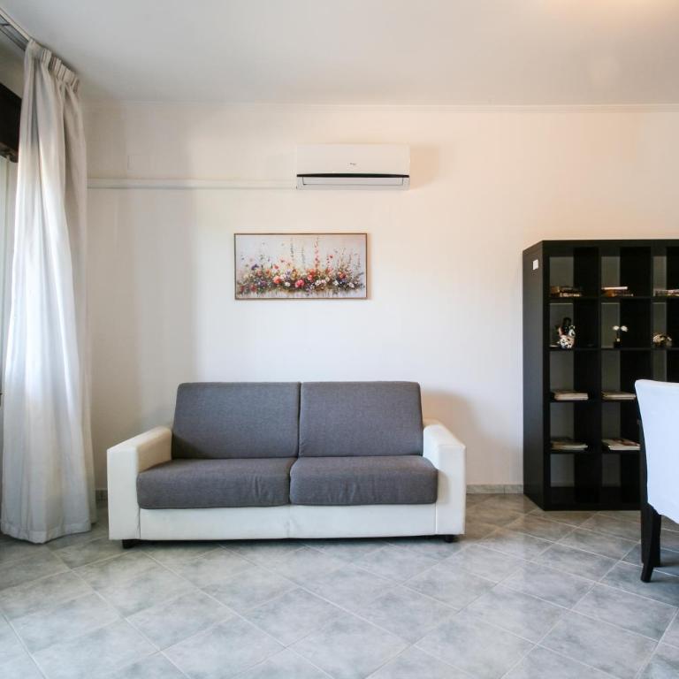 Residence Speedy Lovely Suites - 9 Appartamenti Fino a 52 Ospiti - Fiumicino Airport - Appartamento Deluxe con 2 Camere da Letto e Balcone - 2