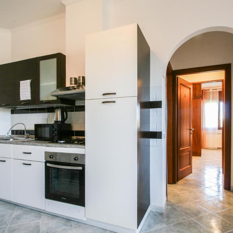 Residence Speedy Lovely Suites - 9 Appartamenti Fino a 52 Ospiti - Fiumicino Airport - Appartamento Deluxe con 2 Camere da Letto e Balcone - 3
