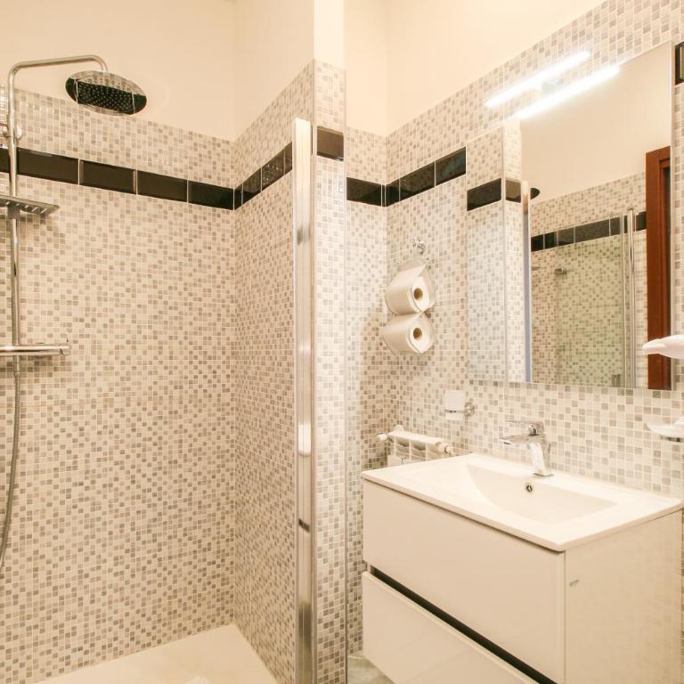 Residence Speedy Lovely Suites - 9 Appartamenti Fino a 52 Ospiti - Fiumicino Airport - Appartamento Deluxe con 2 Camere da Letto e Balcone - 8