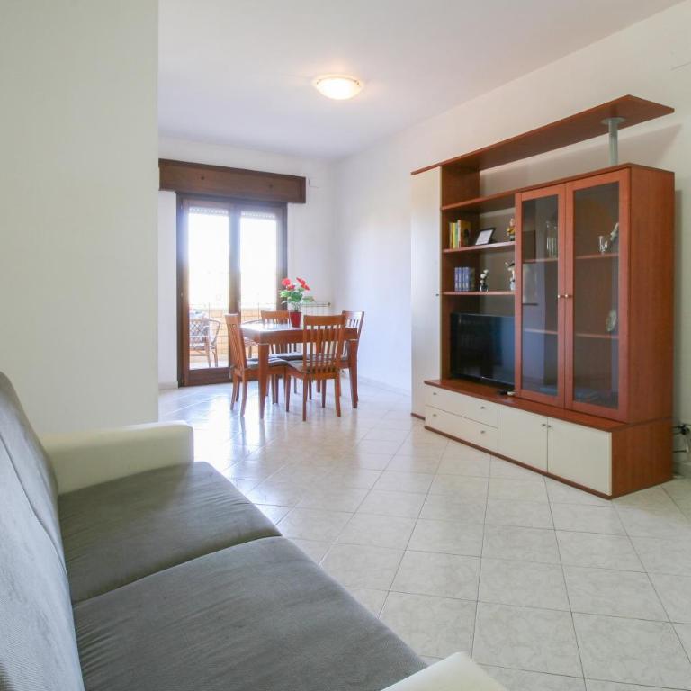 Residence Speedy Lovely Suites - 9 Appartamenti Fino a 52 Ospiti - Fiumicino Airport - Appartamento Deluxe con 2 Camere da Letto e Vista Giardino - 3