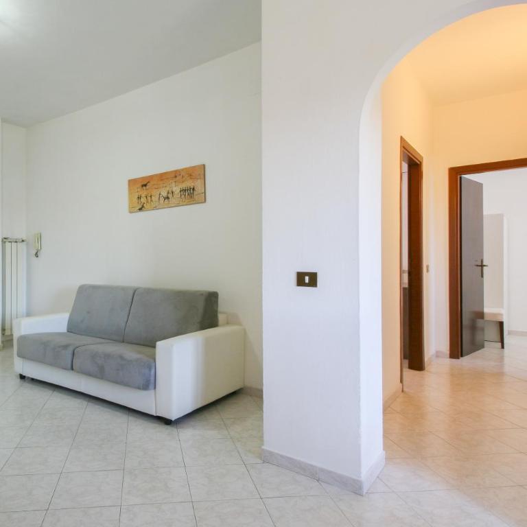 Residence Speedy Lovely Suites - 9 Appartamenti Fino a 52 Ospiti - Fiumicino Airport - Appartamento Deluxe con 2 Camere da Letto e Vista Giardino - 4