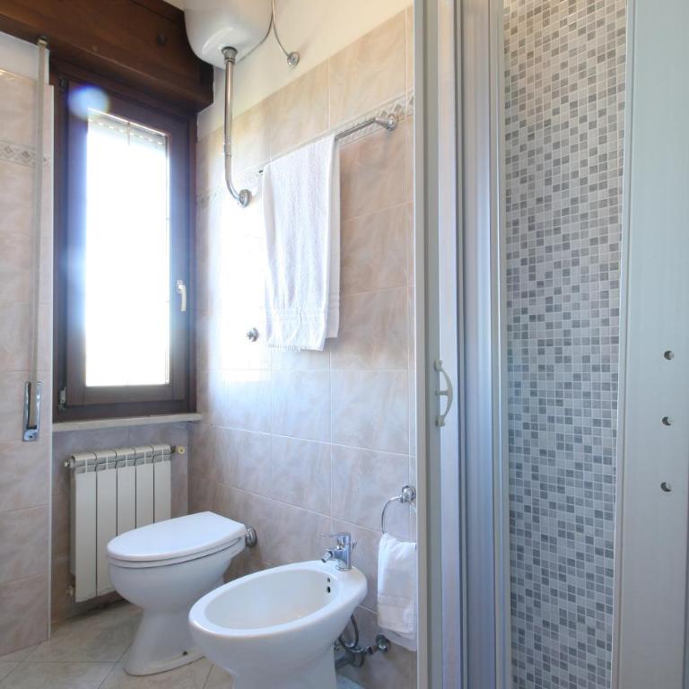 Residence Speedy Lovely Suites - 9 Appartamenti Fino a 52 Ospiti - Fiumicino Airport - Appartamento Deluxe con 2 Camere da Letto e Vista Giardino - 8