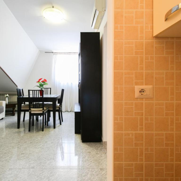 Residence Speedy Lovely Suites - 9 Appartamenti Fino a 52 Ospiti - Fiumicino Airport - Appartamento Standard con 1 Camera da Letto - 2