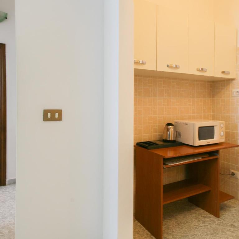 Residence Speedy Lovely Suites - 9 Appartamenti Fino a 52 Ospiti - Fiumicino Airport - Appartamento Standard con 1 Camera da Letto - 4