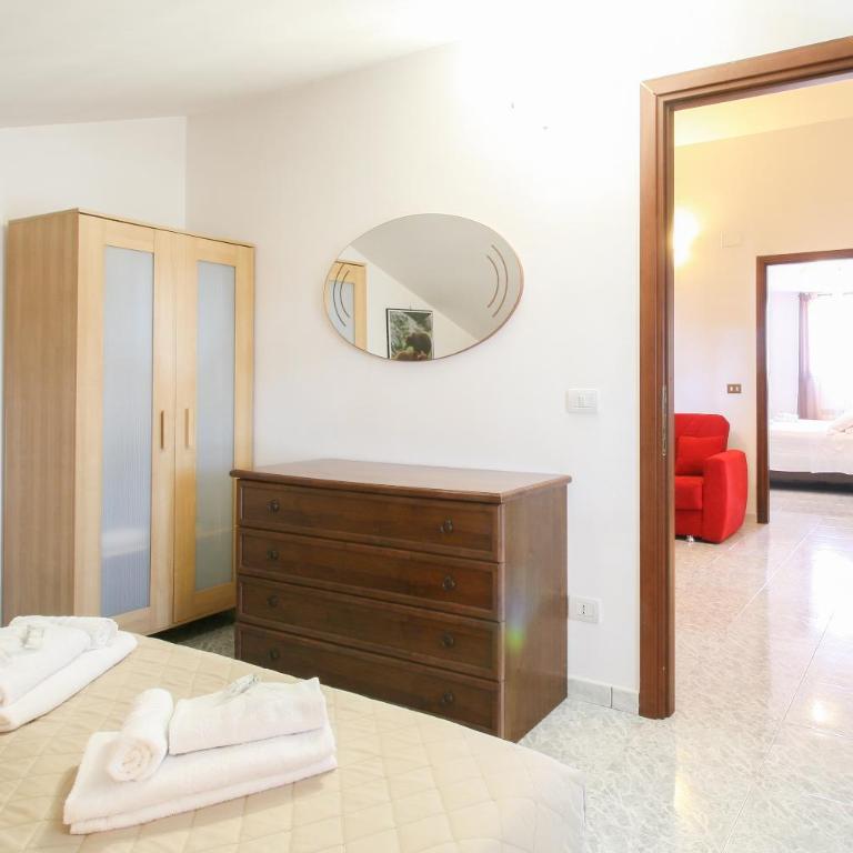 Residence Speedy Lovely Suites - 9 Appartamenti Fino a 52 Ospiti - Fiumicino Airport - Appartamento con 3 Camere da Letto - Piano Alto - 5