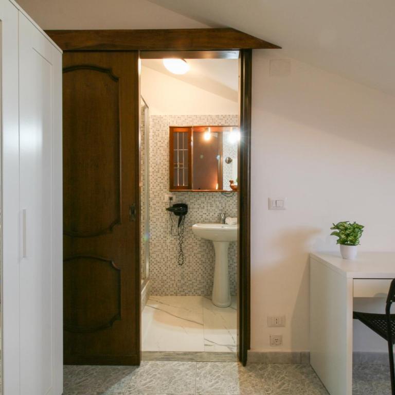 Residence Speedy Lovely Suites - 9 Appartamenti Fino a 52 Ospiti - Fiumicino Airport - Appartamento con 3 Camere da Letto - Piano Alto - 15
