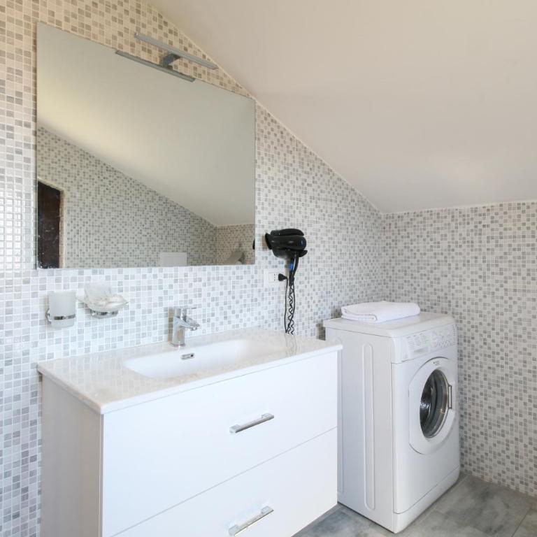 Residence Speedy Lovely Suites - 9 Appartamenti Fino a 52 Ospiti - Fiumicino Airport - Appartamento con 3 Camere da Letto - Piano Alto - 20