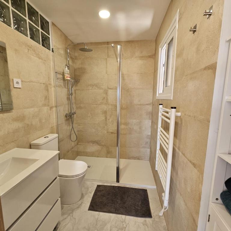 Vive la playa a lo grande!!! - Four-Room Apartment - 14