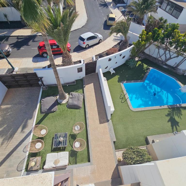 Refugio Costa Teguise - Lanzarote - Suite con cama grande y vistas a la piscina - 6