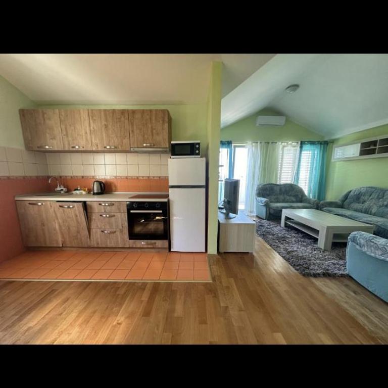 Njaro Del Mar 18 - One-Bedroom Apartment - 10