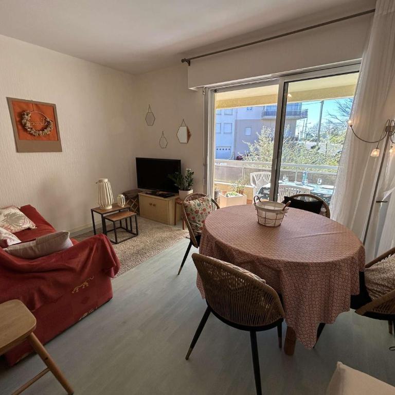 Appartement lumineux 4 couchages, balcon, parking - Saint-Jean-de-Monts - FR-1-224C-344 - Apartment - 2