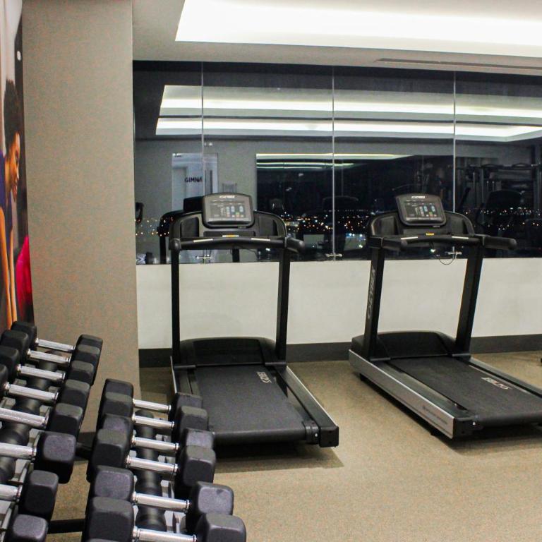 Depa de 3 habitaciones, piso alto, vista a la ciudad, piscina y gym - One-Bedroom Apartment - 21