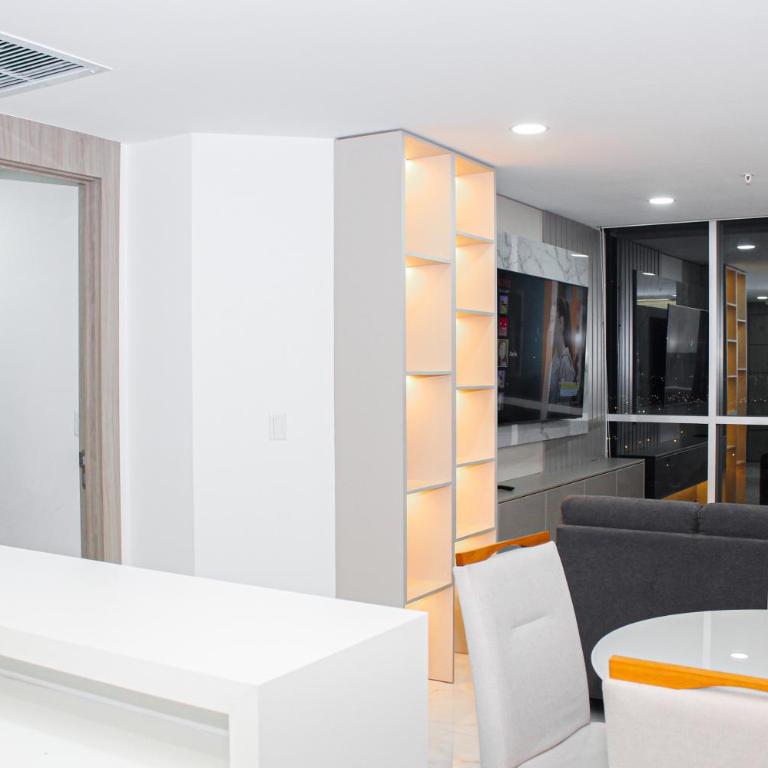 Depa de 3 habitaciones, piso alto, vista a la ciudad, piscina y gym - Apartamento de 1 dormitorio - 22